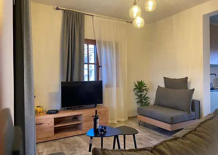 Alexandra's Boutique House בית נופש