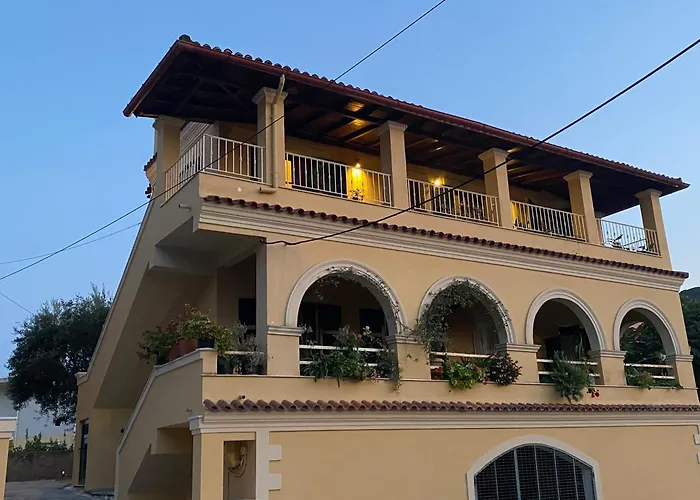 Alexandra's Boutique House בית נופש