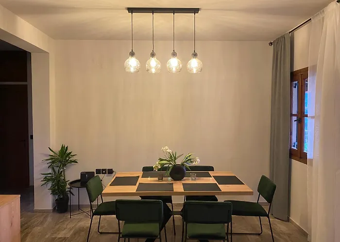 Alexandra's Boutique House בית נופש Kato Garouna